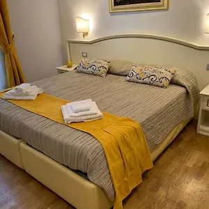 ** Bed & Breakfast Domus Via Veneto Italia
